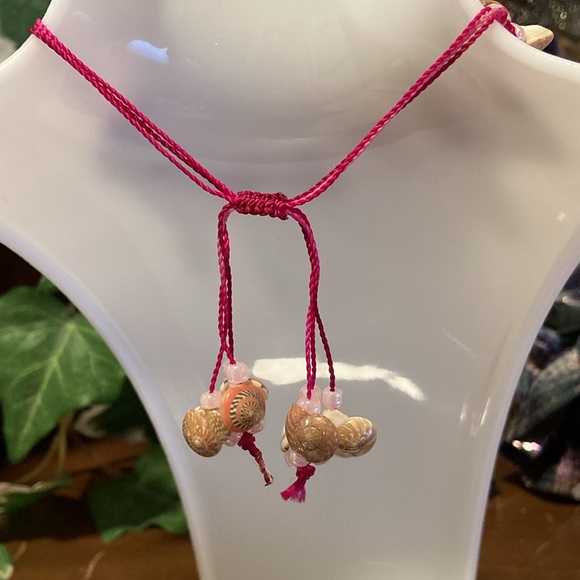 NWOT - Fuschia Pink Seashell Beaded Bracelet With Triple Adjustable String Cord - Picture 7 of 11
